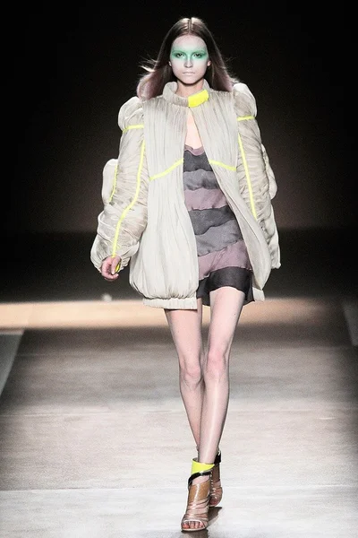 Look 12